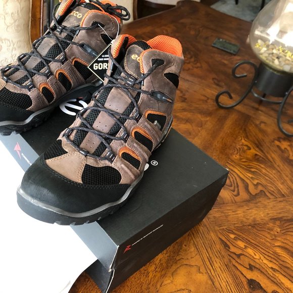 Brand New With Tags Stylish ECCO Boots - Picture 14 of 16